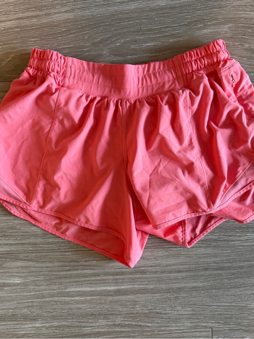 Lululemon Hotty Hot Low Rise Short 4" Pink Coral size 8 - Picture 3 of 6